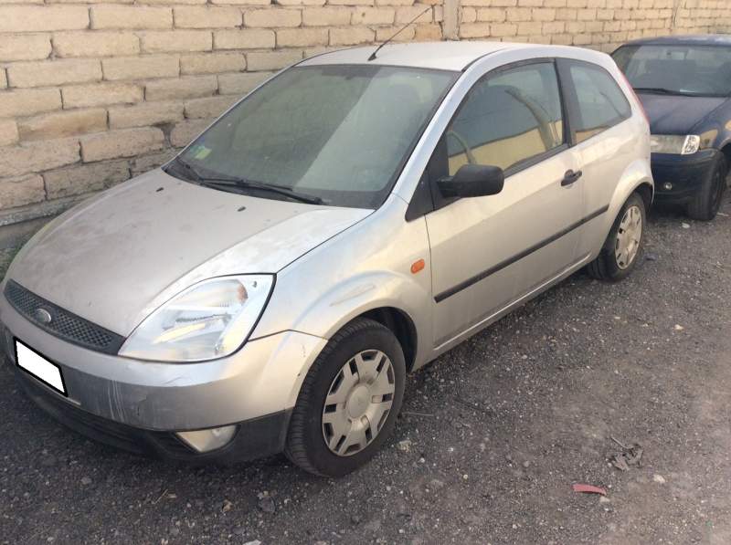 FORD fiesta 5 senso 1.4 L tdci 3 portes grise 2004 70cv