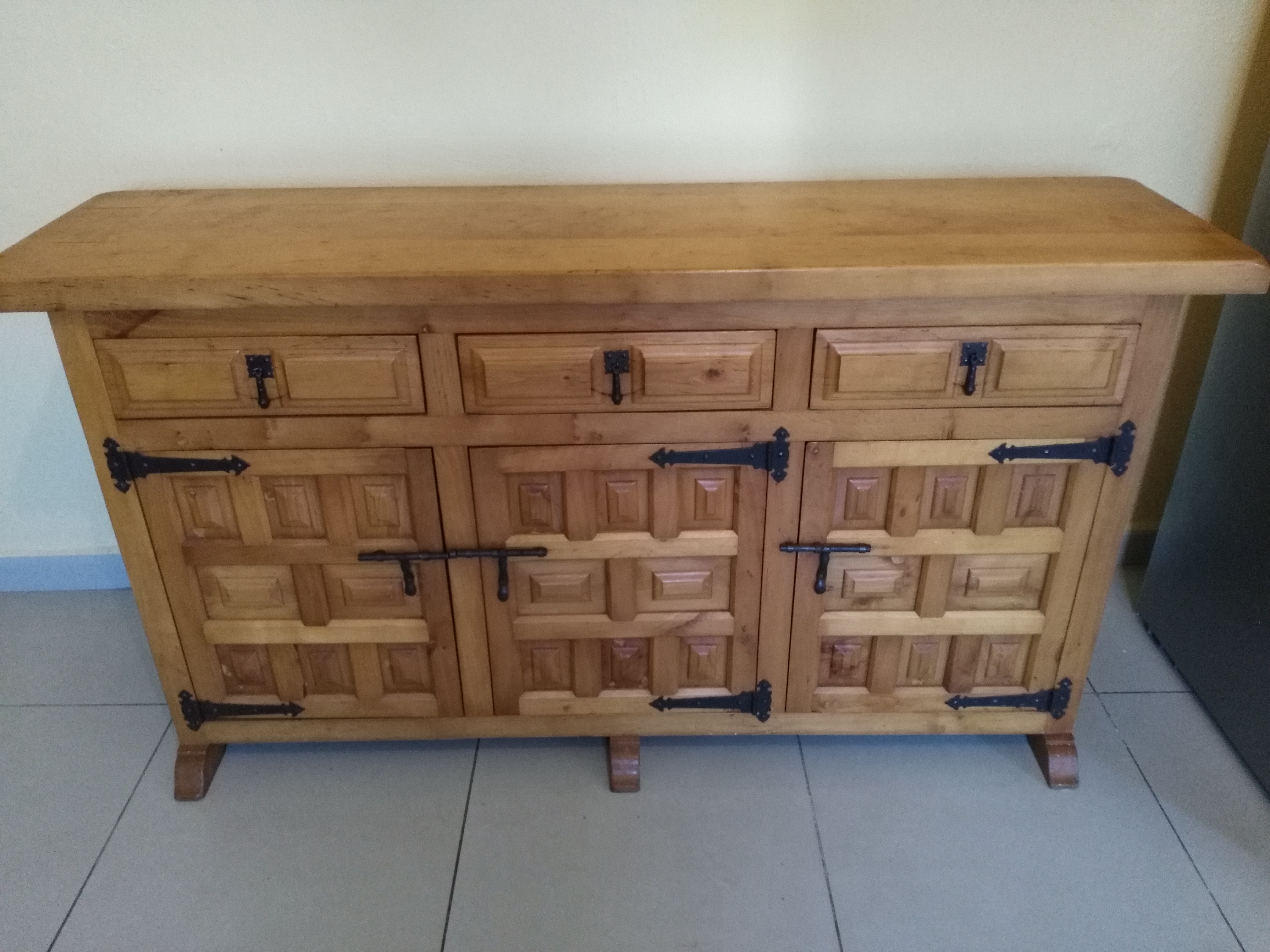 Vends buffet bois massif