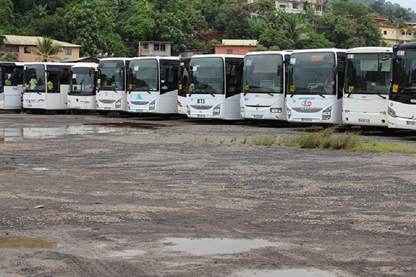 Transport scolaire à Mayotte : "Si le département ne bouge pas, il n'y aura pas de bus pour la rentrée scolaire"