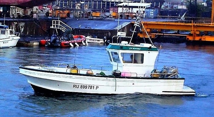 bateau pêche professionnel long liner