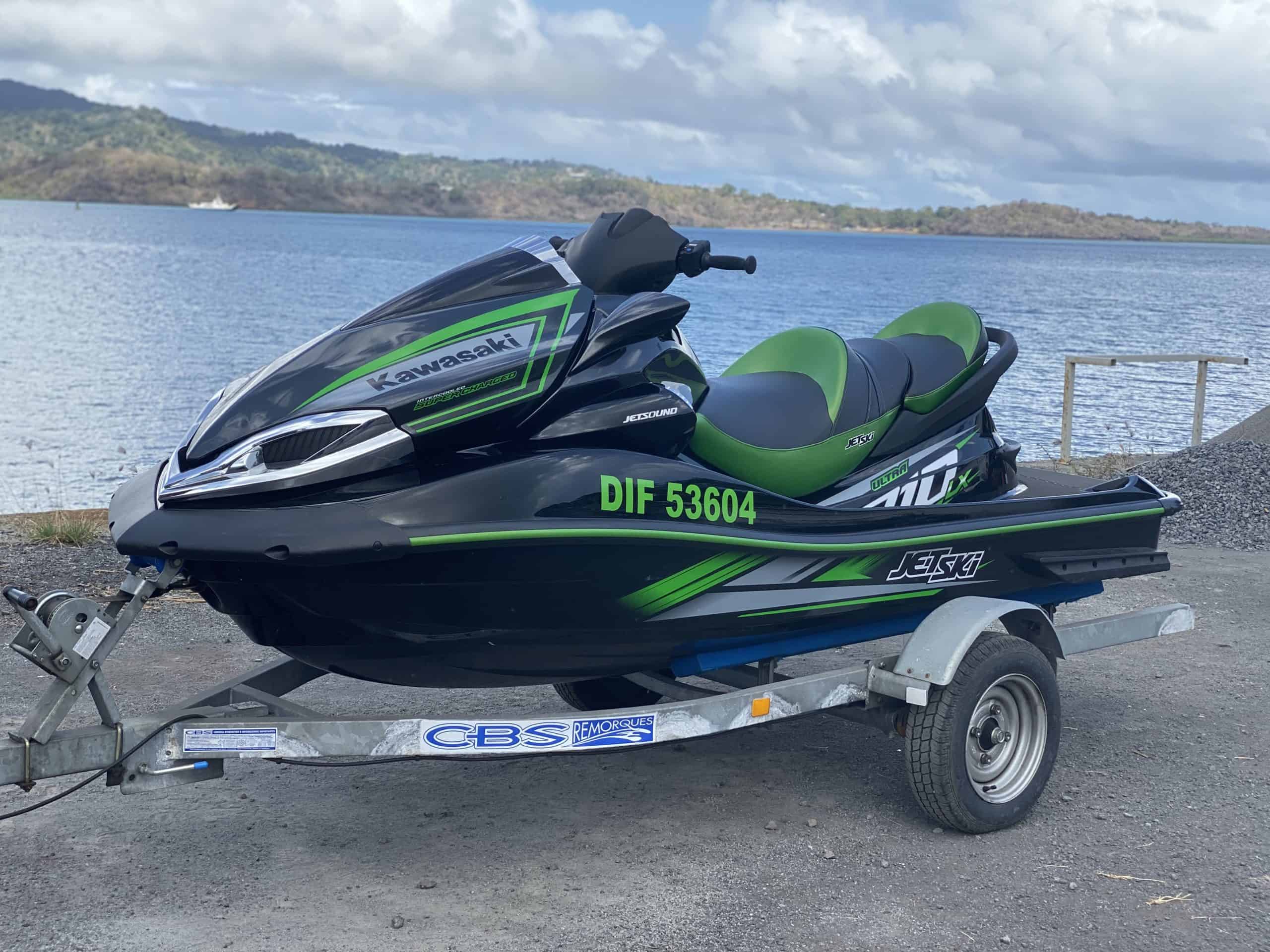 Jet ski modèle 310 LX, noir et vert