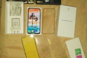 Vend Huawei Nova 4 bleu 8 Giga de Ram 128 Giga de Stockages