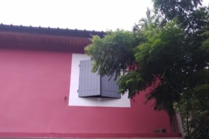 LOUE TRES BEL APPT MEUBLE T4. QUARTIER DOUJANI A SADA. IL SE TROUVE ENTRE LA GENDARMERIE ET LA LYCEE DE SADA