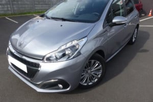 Peugeot 208 1.2 puretech 110 s&s 6cv signature eat6 5p camera + mirror screen