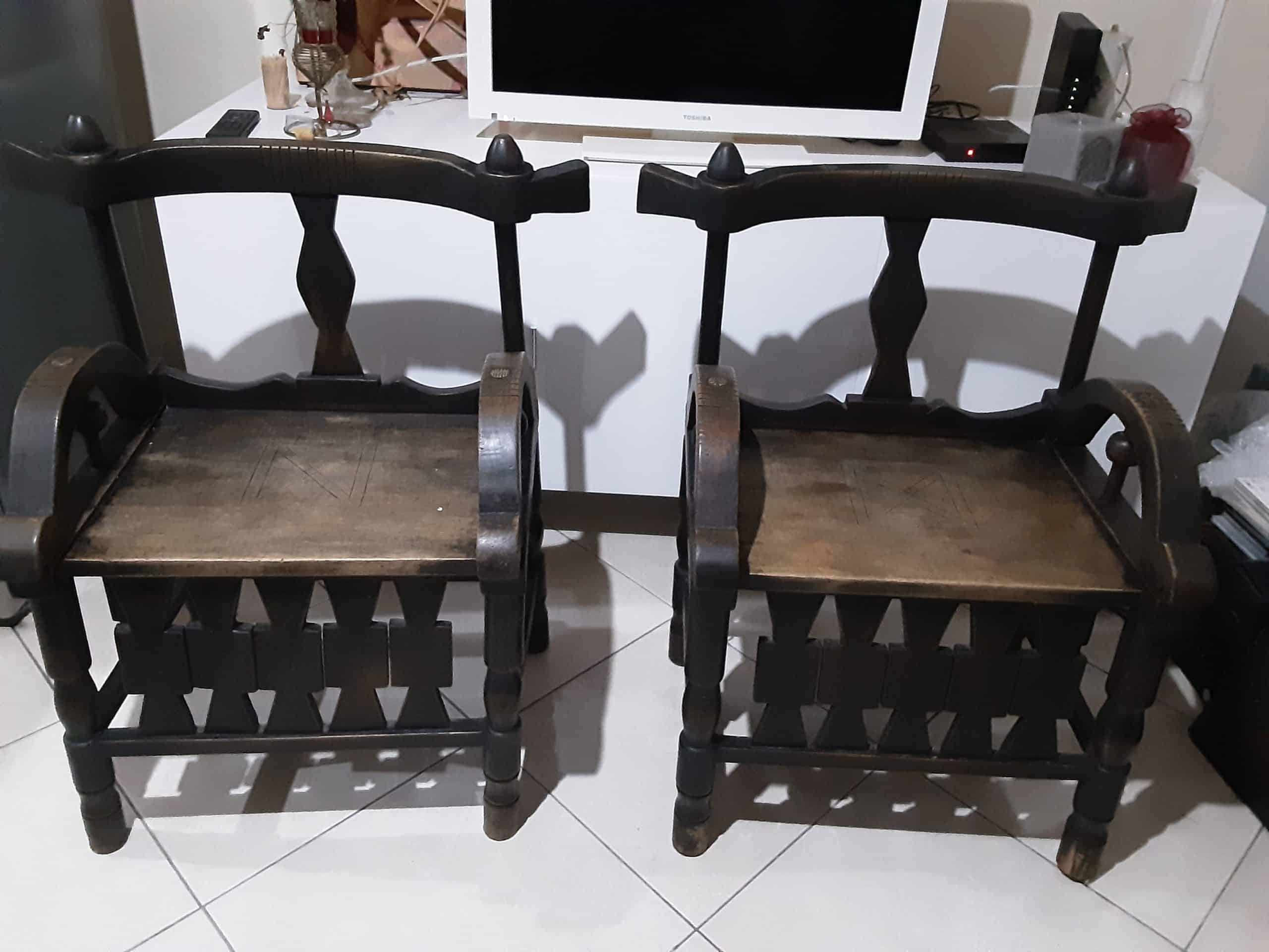 Vends deux fauteuils en bois