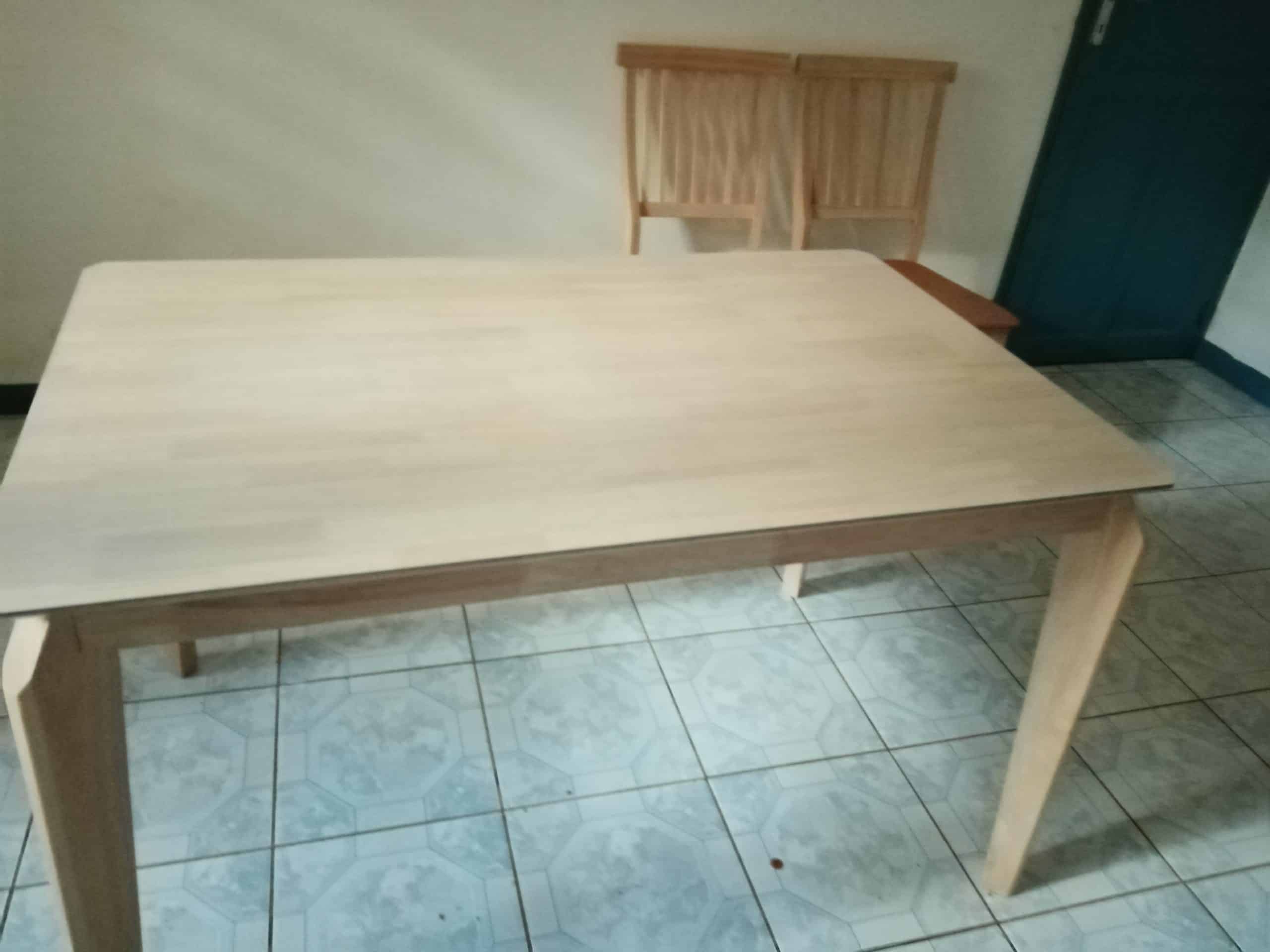 Table et 4 chaises