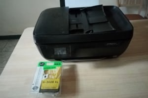 imprimante HP Officejet 3831 très peu servie