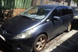à vendre une mitsubishi grandis  7 places