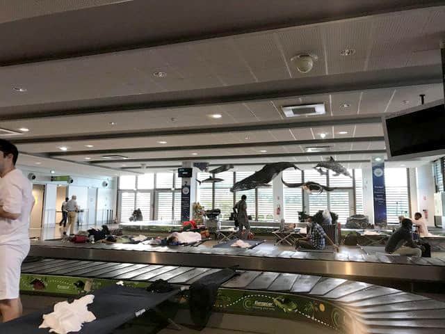 vol-mayotte-metropole-annule-passagers-dorment-dans-aeroport