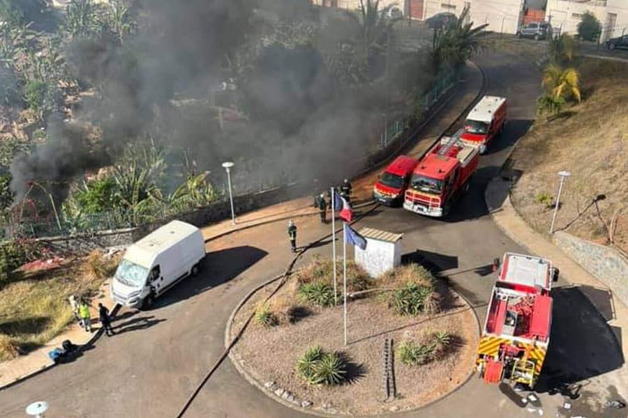 bilan-nuit-tensions-koungou-trois-interpellations-mairie-incendiee-habitants-sous-le-choc