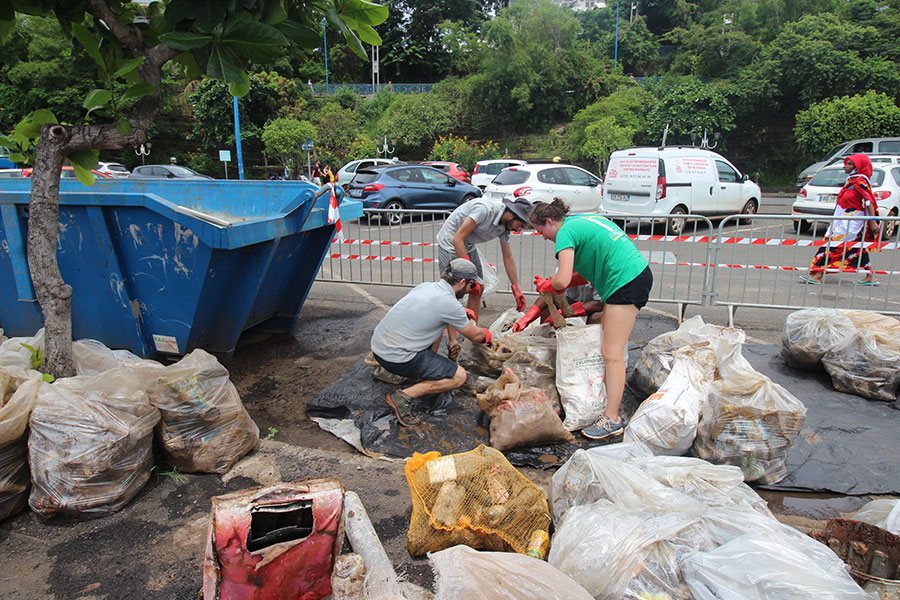 2793-kg-dechets-sous-marins-ramasses-eaux-ilot-mbouzi