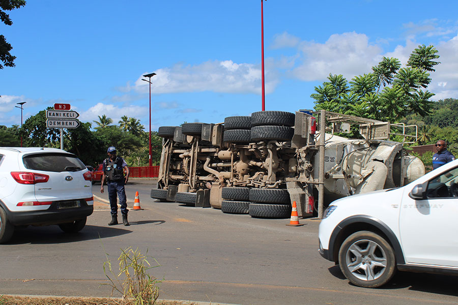 betonniere-renverse-rond-point-tsararano