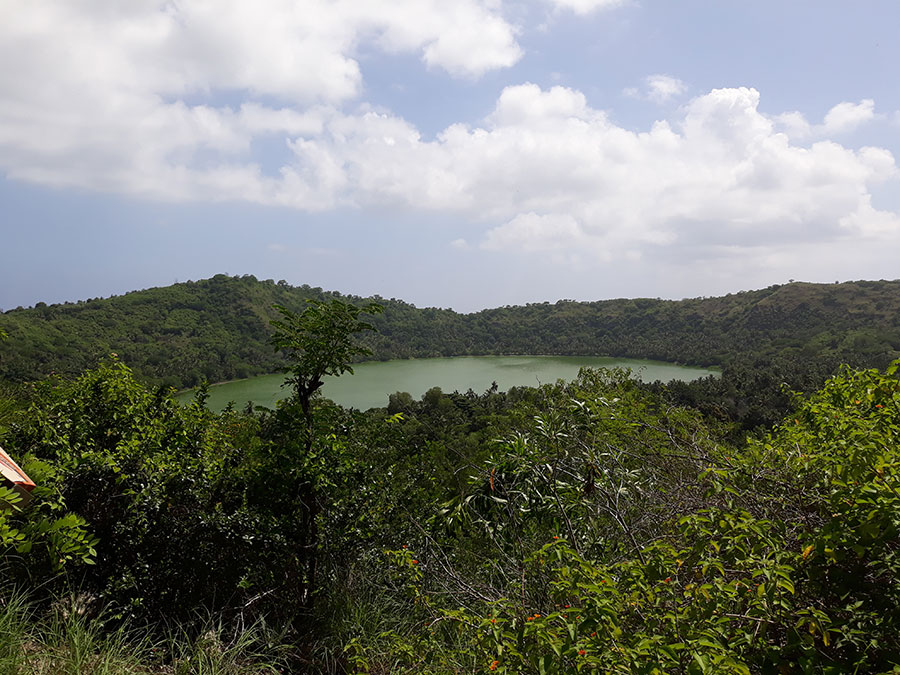 lac-dziani-aire-stationnement