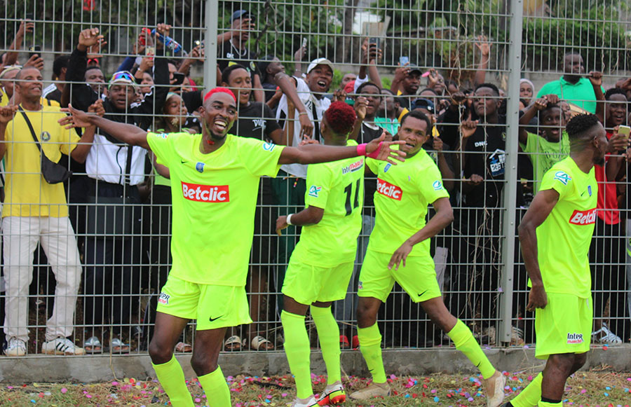 football-combani-trop-fort-pour-as-rosador-