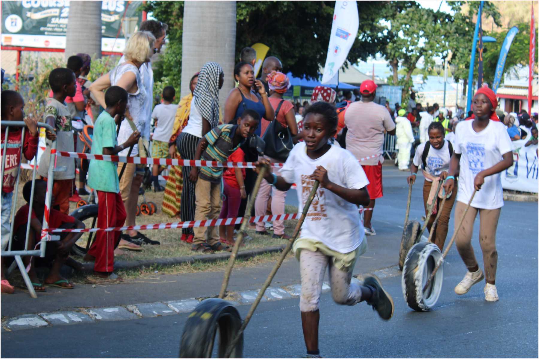 sanaa-courses-pneus-pirogues-menu-festivites-mamoudzou