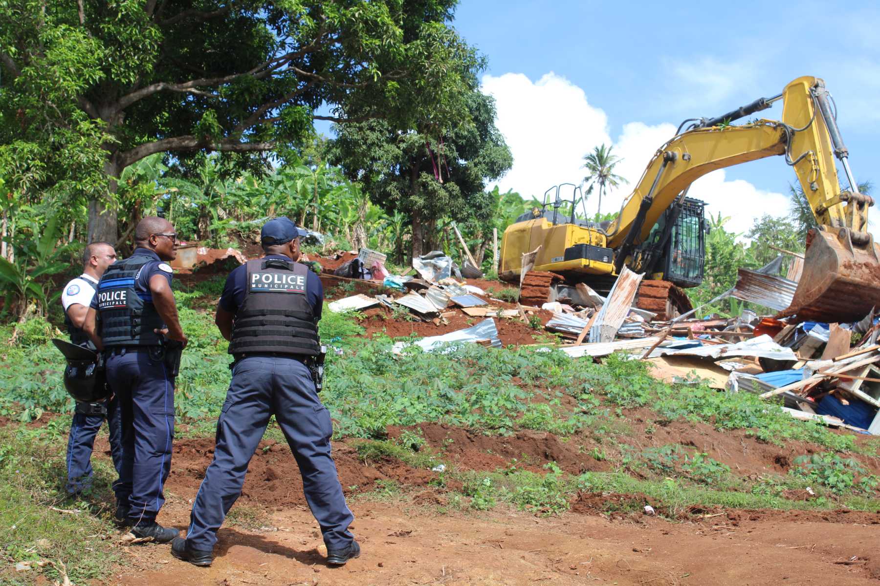 mayotte-ne-se-construit-ni-dans-le-ciel-ni-dans-la-mer-on-a-besoin-de-terrain