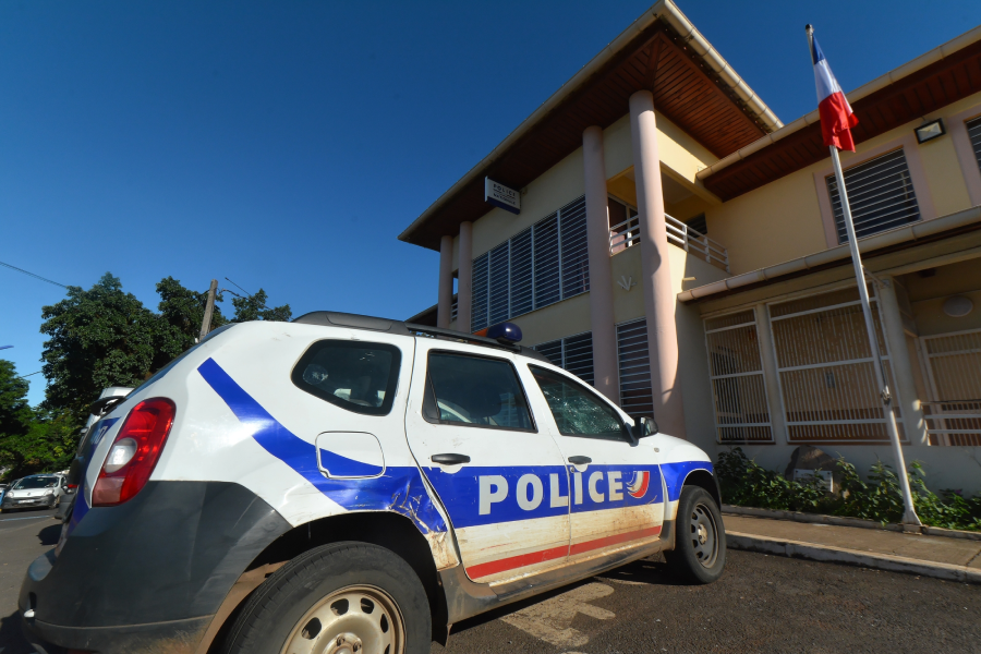 un-policier-de-mamoudzou-a-fait-usage-de-son-arme-en-pleine-sortie-des-classes