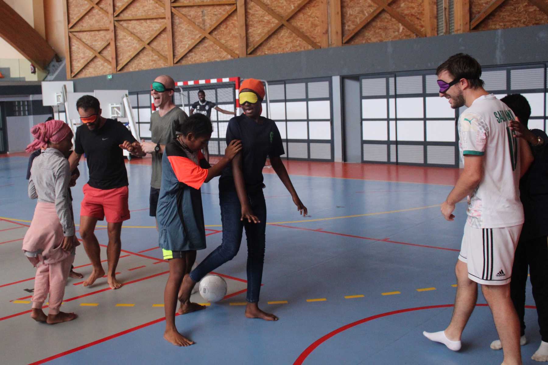 sans-la-vue-les-eleves-de-mgombani-font-jeu-egal-avec-leurs-professeurs