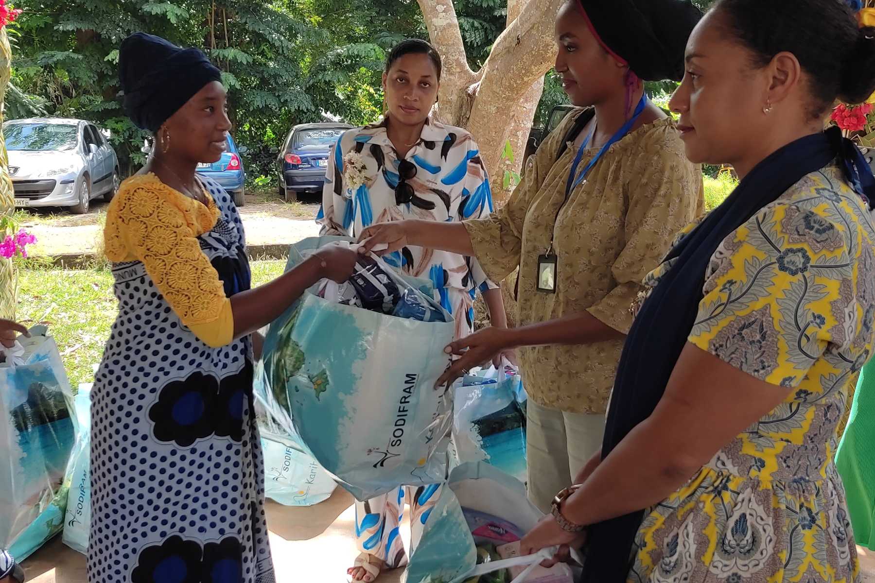 une-distribution-de-protections-hygieniques-pour-lutter-contre-la-precarite-menstruelle