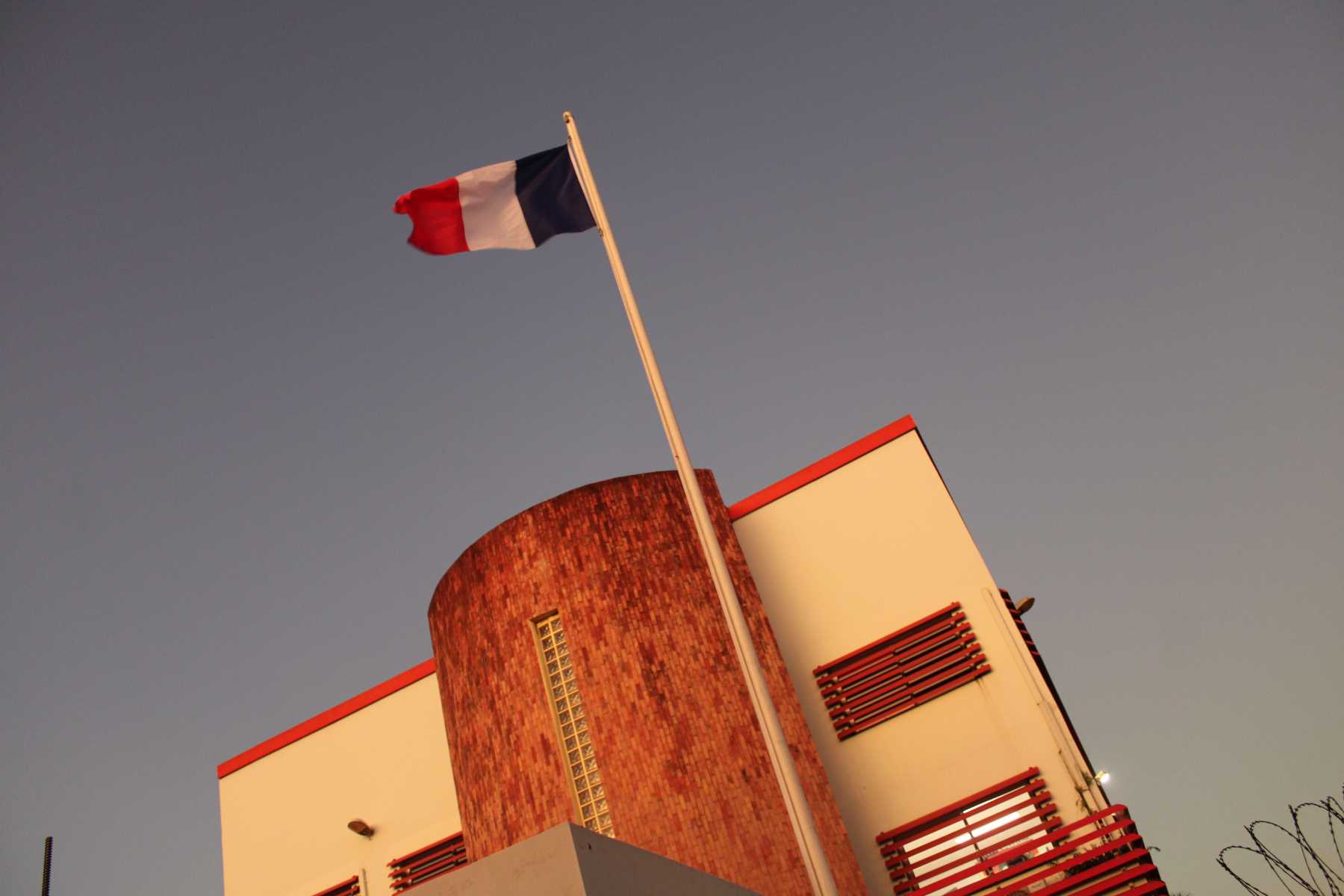 ca-vous-dissuadera-de-lancer-des-cailloux-sur-les-voitures-de-gendarmes