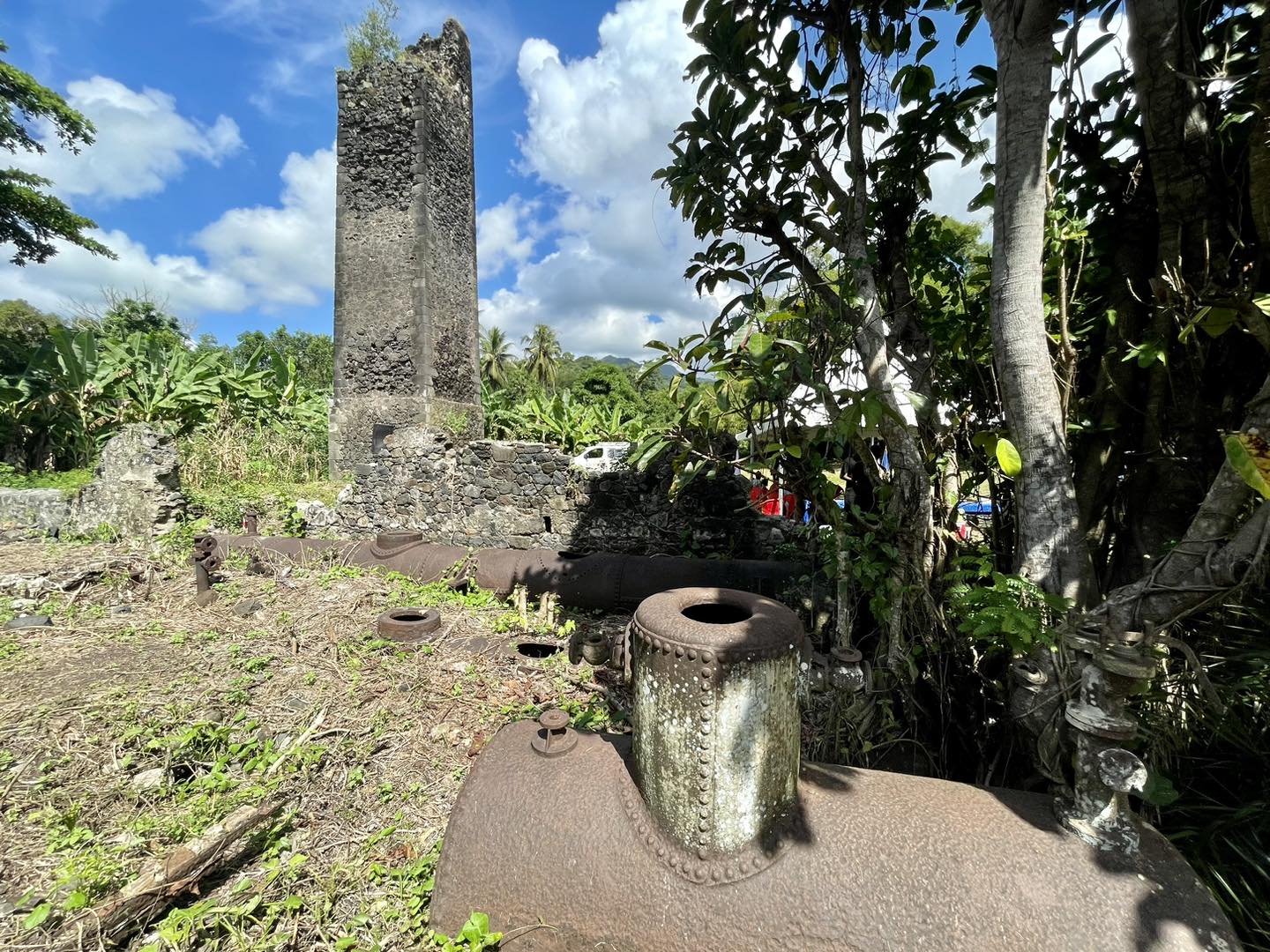 les-vestiges-de-lusine-sucriere-dhajangoua-ne-demandent-qua-etre-valorises