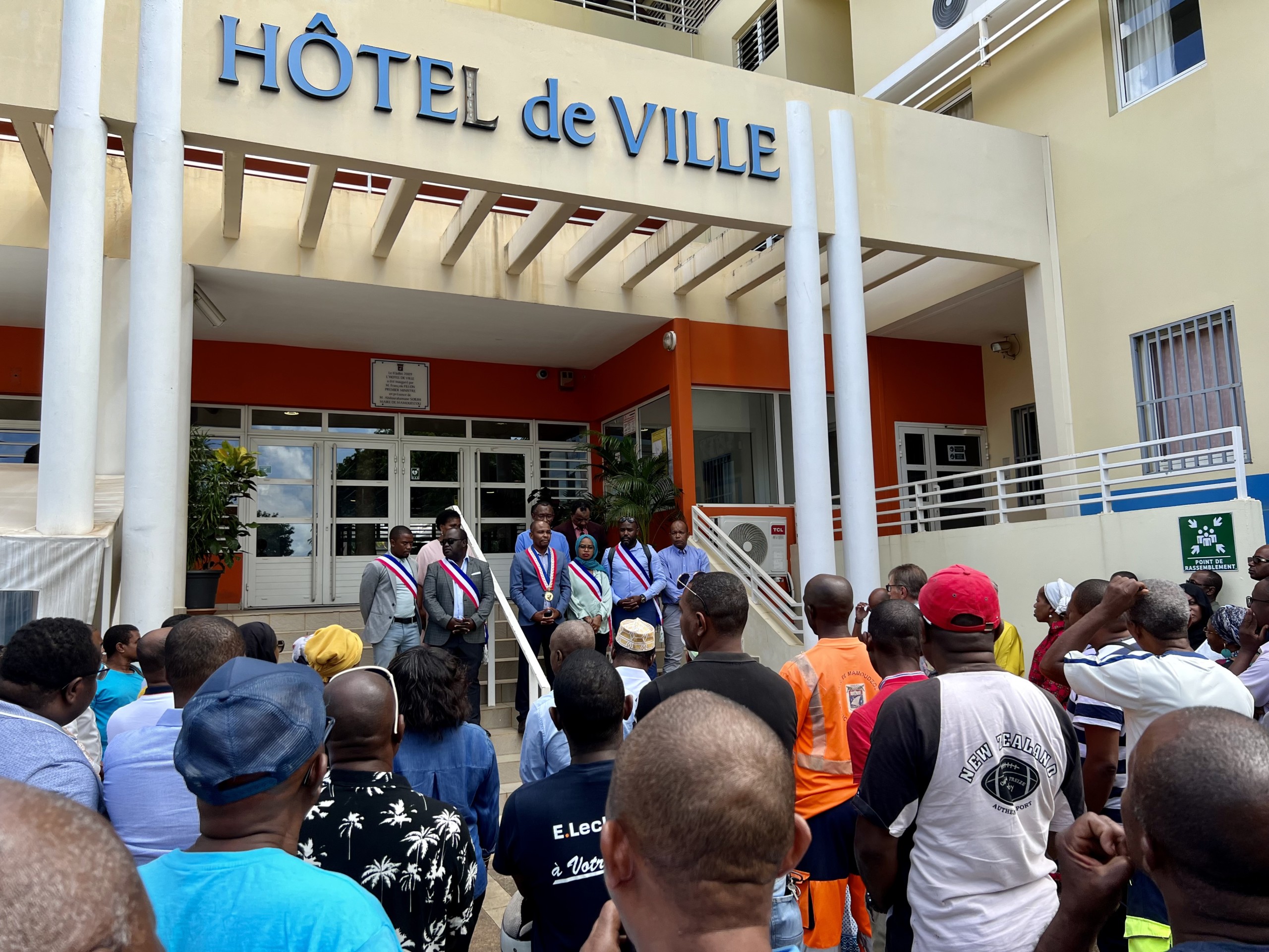 les-maires-de-mayotte-solidaires-avec-leurs-collegues