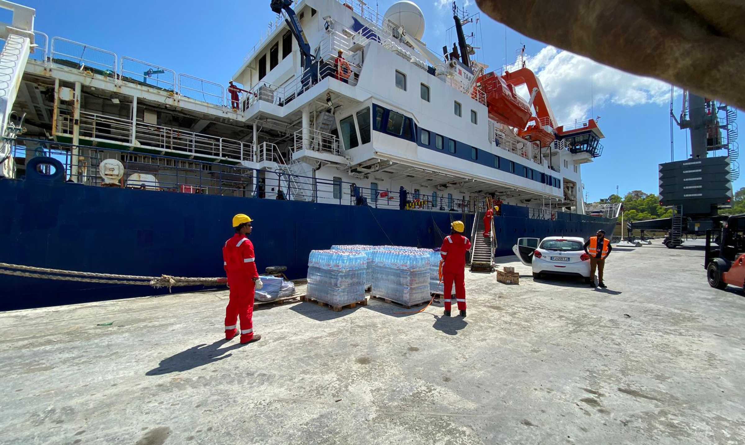 /crise-de-leau-arrivee-du-marion-dufresne-avec-500000-litres-deau