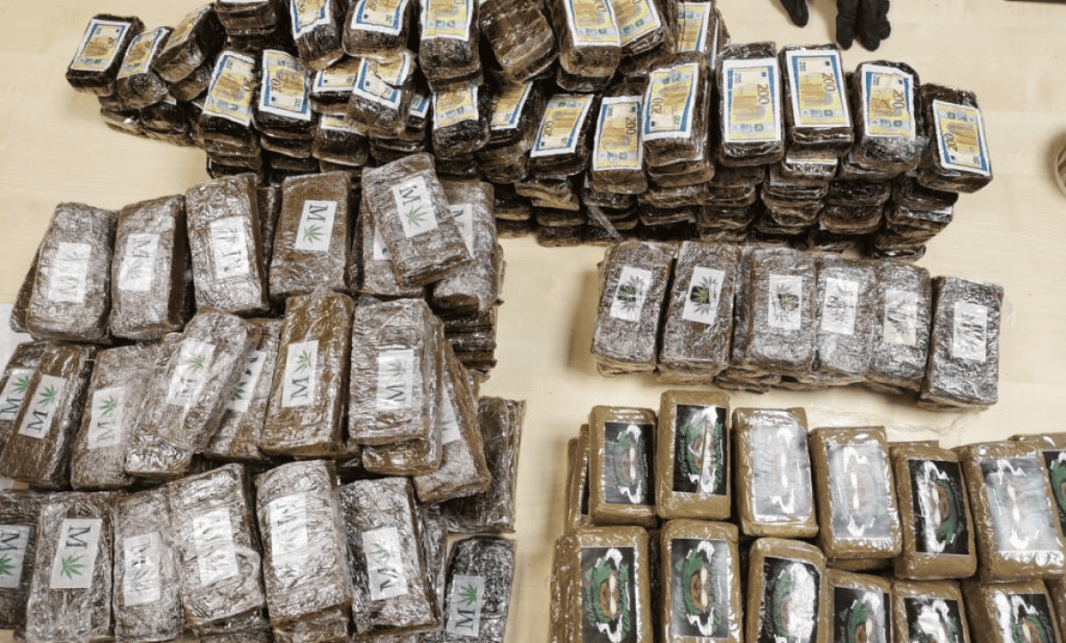 saisie-record-de-cannabis-a-laeroport-marcel-henry