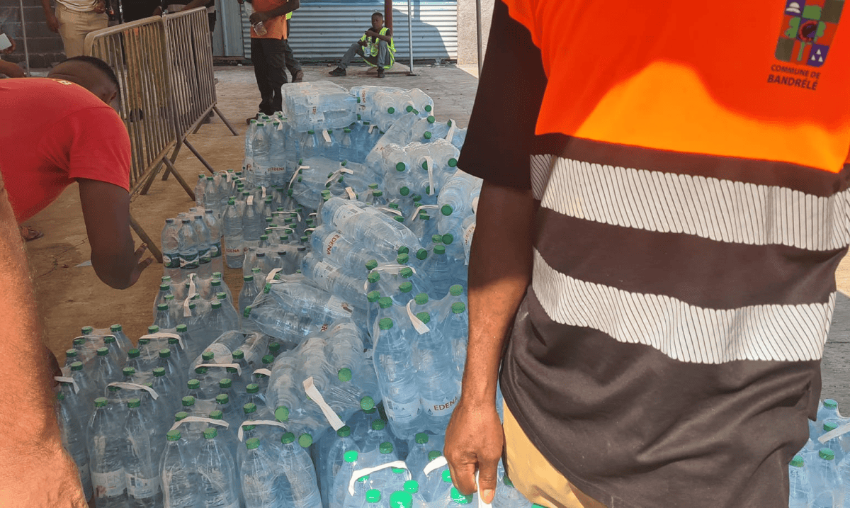 crise-de-leau-la-distribution-deau-a-commence-a-bandrele