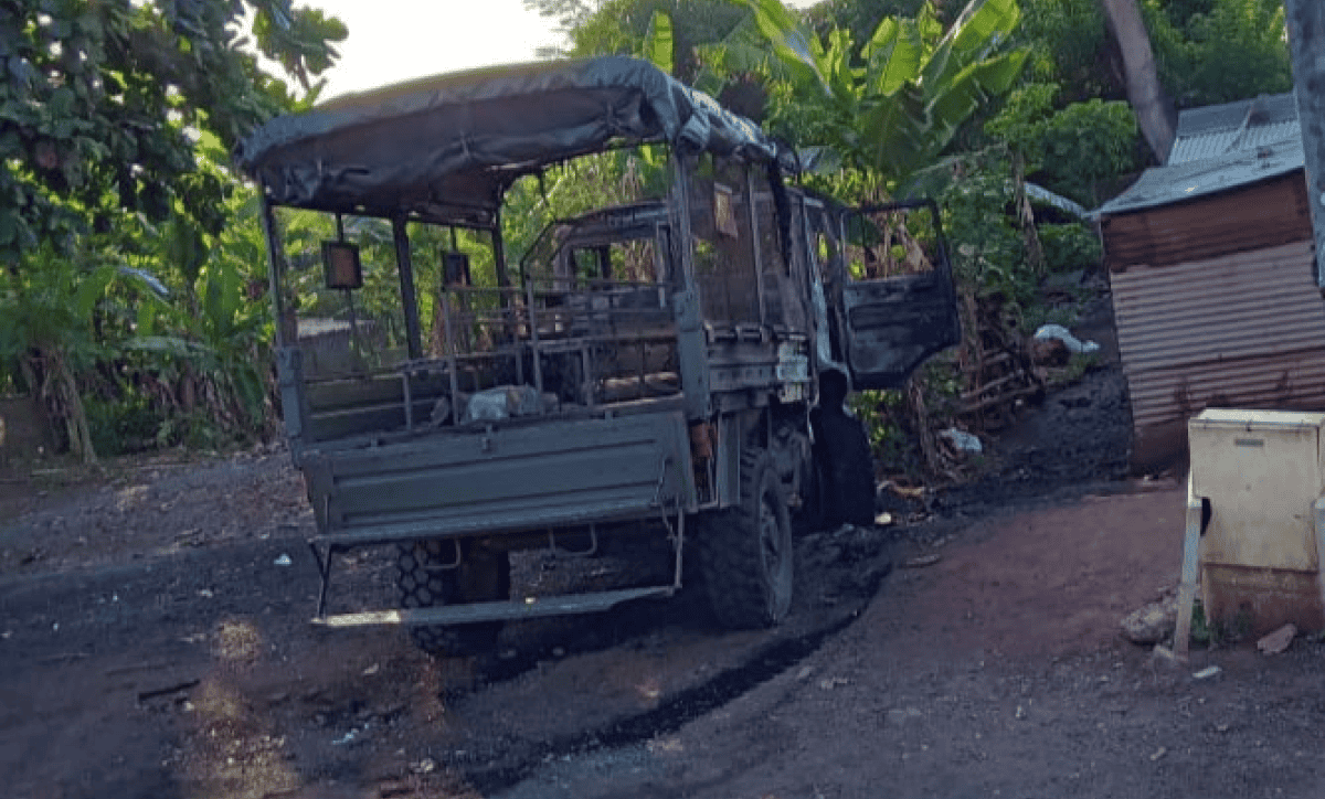un-camion-de-la-gendarmerie-incendie-a-tsararano