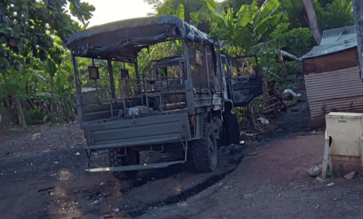 un-camion-de-la-gendarmerie-incendie-a-tsararano