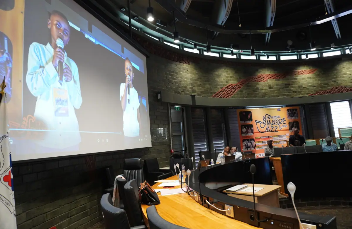 enfants-du-jazz-ont-fait-groover-lhemicycle-bamana