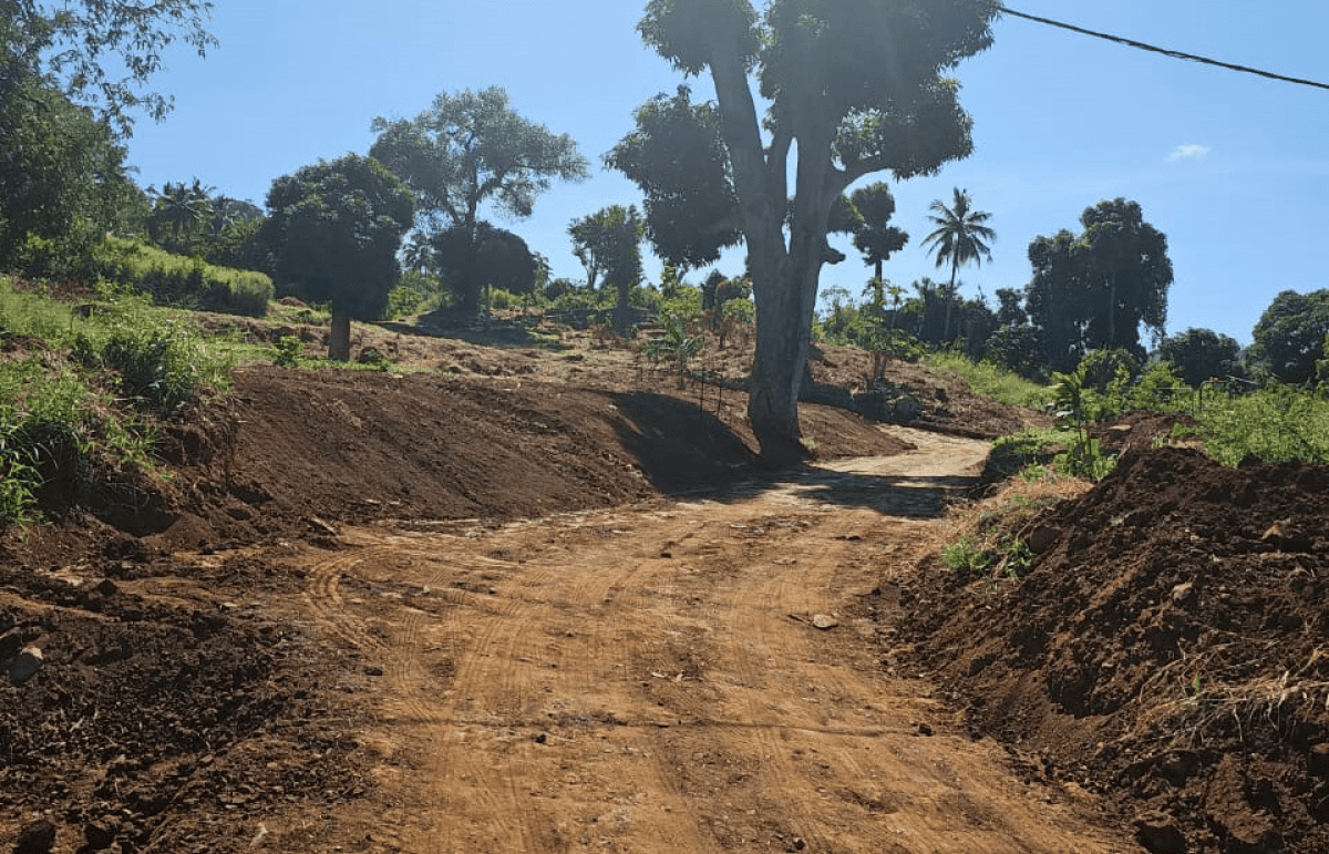 cimetiere-mtsangamouji-famille-deboutee-demandes-concernant-larret-travaux cimetiere-mtsangamouji-famille-deboutee-demandes-concernant-larret-travaux