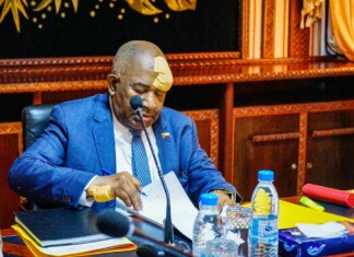 Comores : Azali Assoumani, réapparaît avec un pansement sur le front comores-azali-assoumani-reapparait-avec-un-pensement-sur-le-front