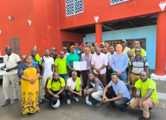 Le transport scolaire a repris normalement ce samedi Le mouvement des chauffeurs de bus a pris fin, ce vendredi, au conseil départemental de Mayotte, grâce à l'accord obtenu avec les transporteurs et Ali Omar, vice-président du Département en charge des transports.