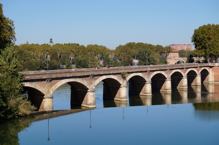 Toulouse,,France,-,Oct.,7,,2023,-,Brick,,Arched,Bridge Des tests génétiques et une autopsie vont être réalisés pour savoir si le corps sans vie, retrouvé à Toulouse, ce mercredi, est bien celui du jeune Mahorais de 20 ans.
