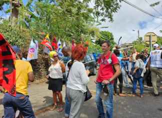 Une cinquantaine de personnes solidaires avec la grève nationale de ce mardi une-cinquantaine-de-personnes-solidaires-avec-la-greve-nationale-de-ce-mardi