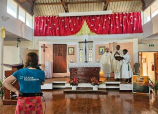 Religion : dans les coulisses de l’émission « Jour du seigneur » à Mayotte religion-dans-les-coulisses-de-lemission-jour-du-seigneur-a-mayotte