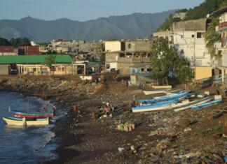Un bateau de migrants chaviré entre Anjouan et Mayotte fait 25 morts un-bateau-de-migrants-chavire-entre-anjouan-et-mayotte-fait-25-morts