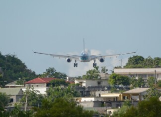 Les transports aériens et maritimes à l’arrêt avant Chido