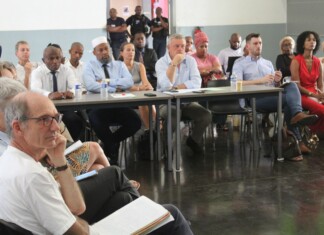 Face au préfet, l’intercommunalité de Dembéni-Mamoudzou prend la parole face-au-prefet-lintercommunalite-de-dembeni-mamoudzou-prend-la-parole