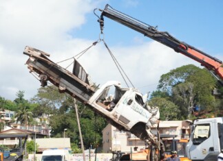 Le terre-plein de M’tsapéré libéré de ses carcasses de voitures le-terre-plein-de-mtsapere-libere-de-ses-carcasses-de-voitures