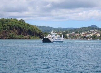 La barge « Le Polé » reprend ses traversées à Mayotte La barge "Le Polé" reprend ses traversées à Mayotte