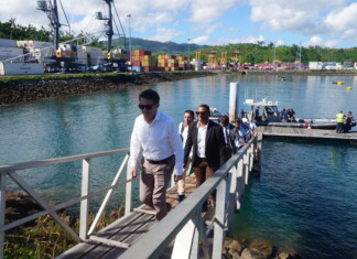 Port de Longoni, moyens maritimes, décasage : retour sur la deuxième journée de visite de Manuel Valls