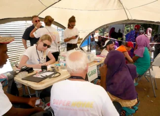 À Mayotte, l’ONG Super-Novae soigne les plus démunis après le cyclone À Mayotte, l’ONG Super-Novae soigne les plus démunis après le cyclone