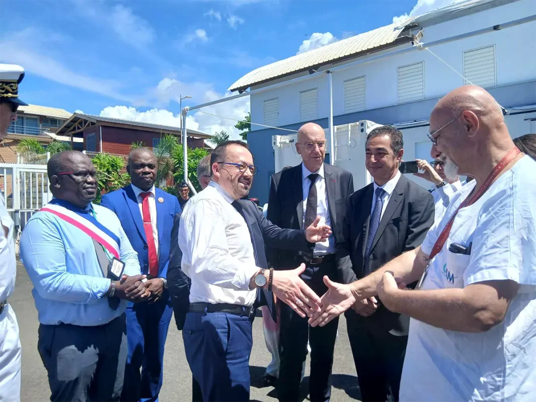 Réhabilitation du CHM, plans d’attractivité et vaccin contre le chikungunya : les annonces du ministre de la Santé pour Mayotte