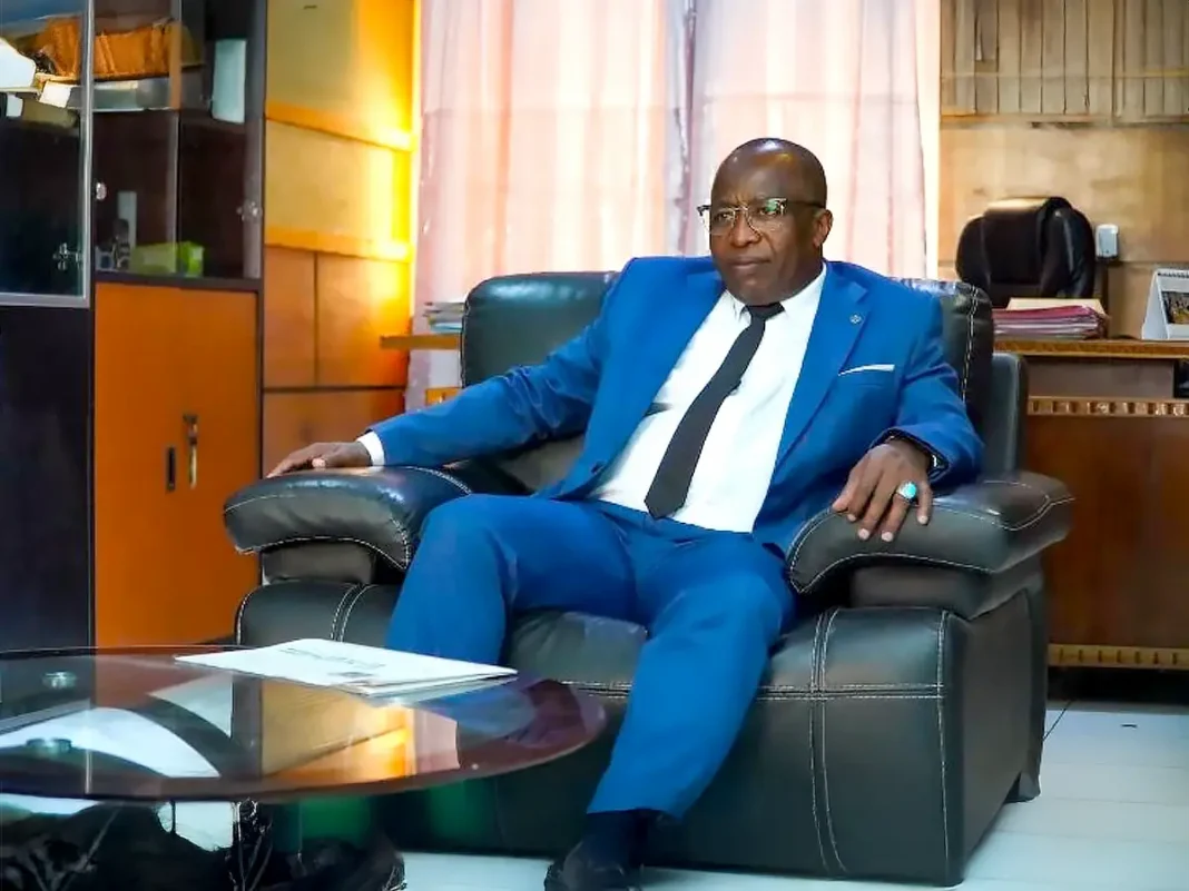 comores-des-questions-apres-la-suspension-du-directeur-des-impots/