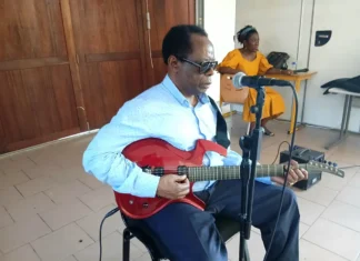 Le collège de Labattoir reçoit le chanteur André-Marie Tala pour son École Ouverte Le collège de Labattoir reçoit le chanteur André-Marie Tala pour son École Ouverte