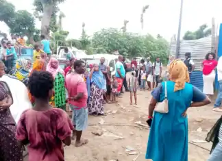 Les pelleteuses en action à Toutouroucha Les pelleteuses en action à Toutouroucha