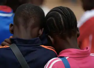 Un jeune homme blessé à la tête par un pavé à Mayotte, deux lycéens mis en examen Un jeune homme blessé à la tête par un pavé à Mayotte, deux lycéens mis en examen